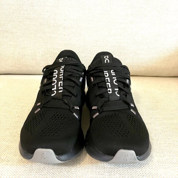 On Running cloud surfer shoes - Picture 2 of 13